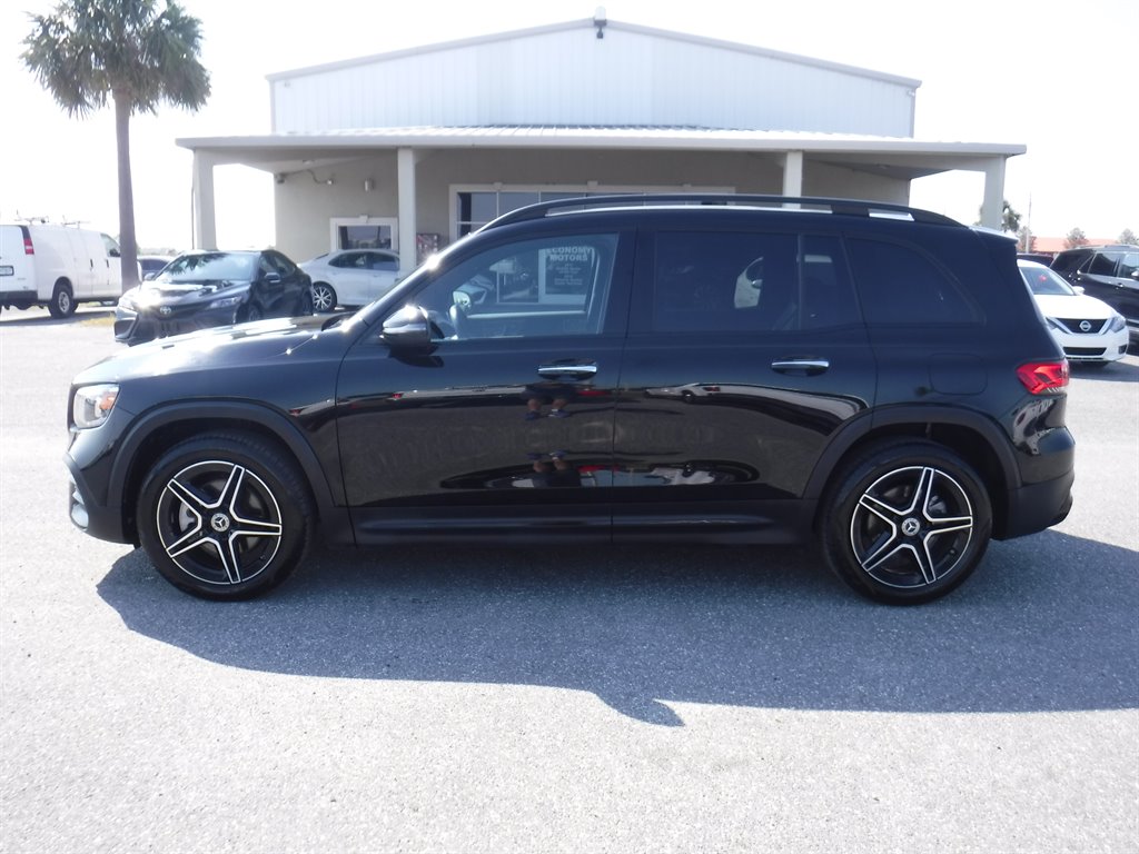 2023 Mercedes-Benz GLB Base's photo