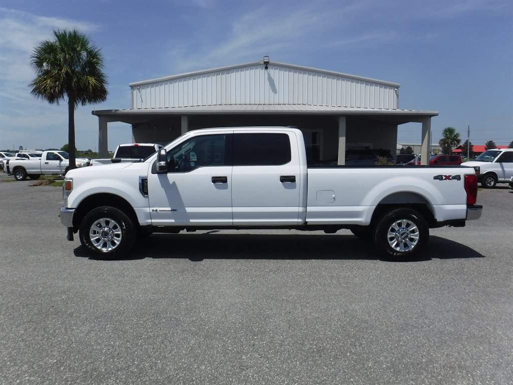 2022 Ford F-350 Super Duty XLT's photo