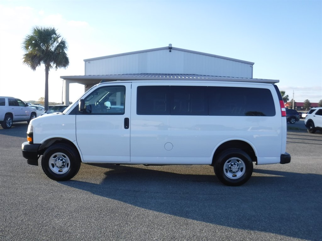 2020 Chevrolet Express Passenger LS's photo