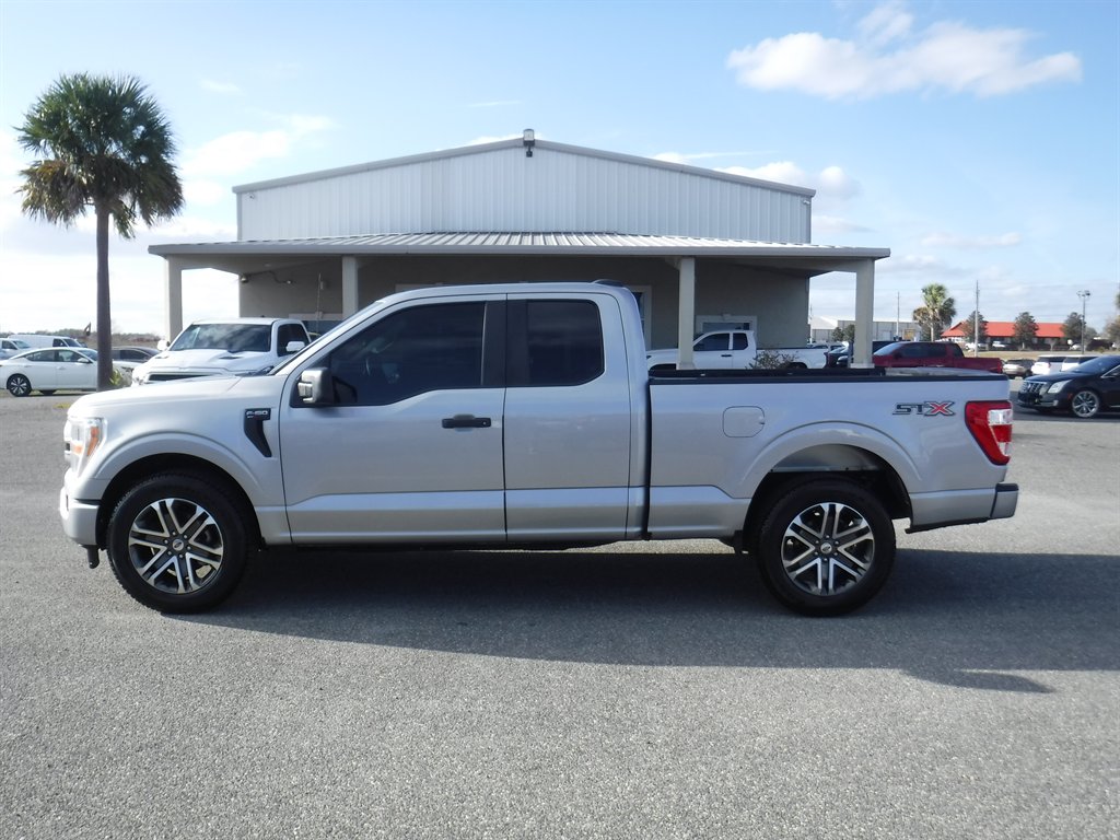 2021 Ford F-150 XL's photo