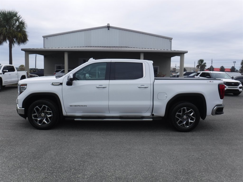 2023 GMC Sierra 1500 SLT's photo