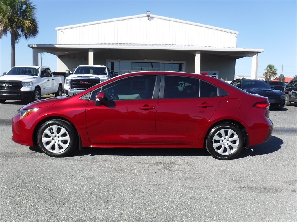 2025 Toyota Corolla LE's photo