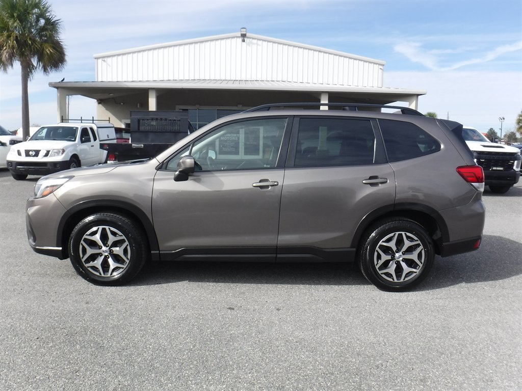 2020 Subaru Forester Premium's photo