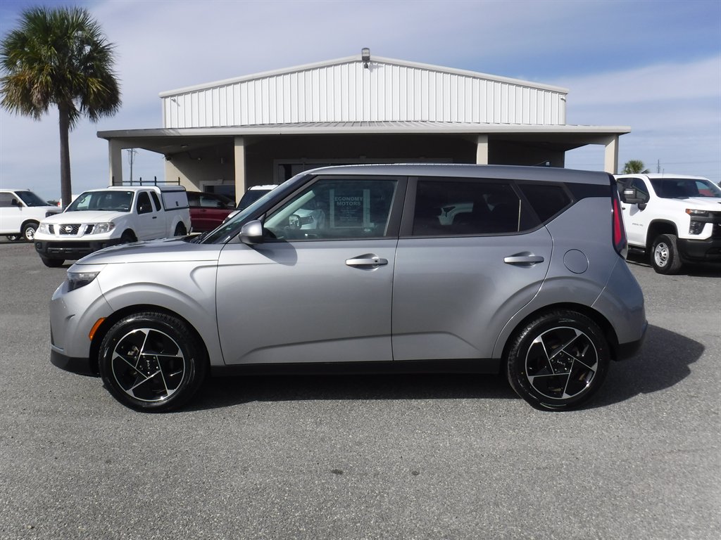 2023 Kia Soul EX's photo
