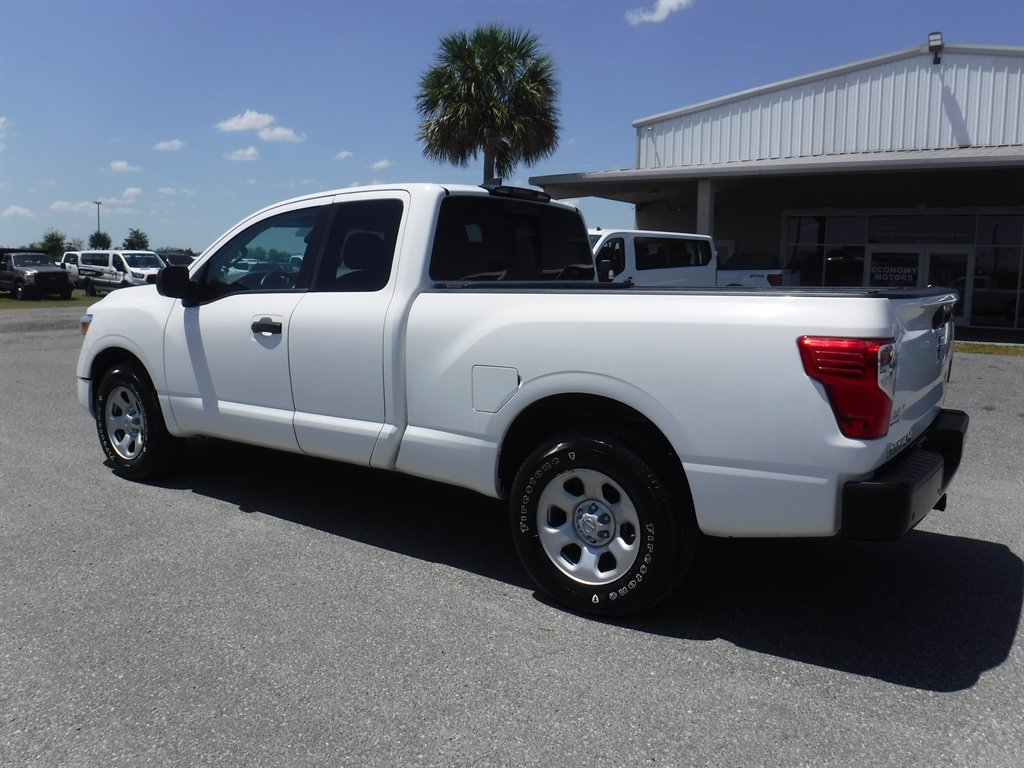 2022 Nissan Titan S - Photo 10