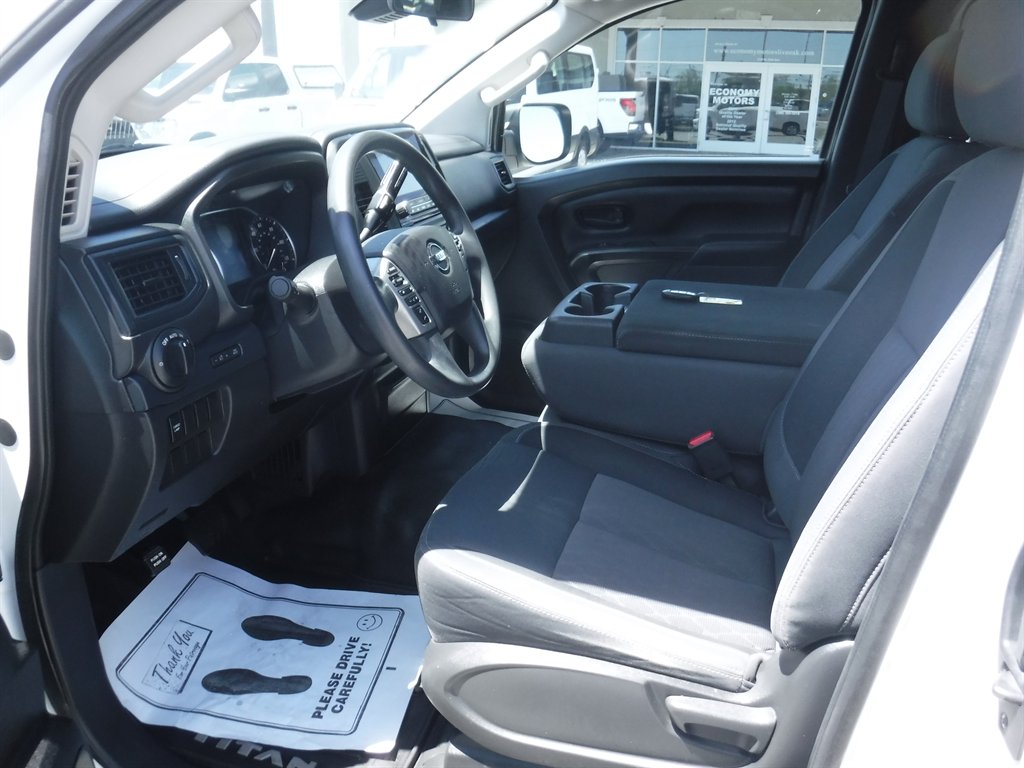 2022 Nissan Titan S - Photo 13