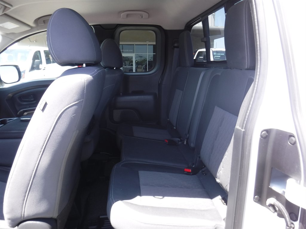 2022 Nissan Titan S - Photo 11
