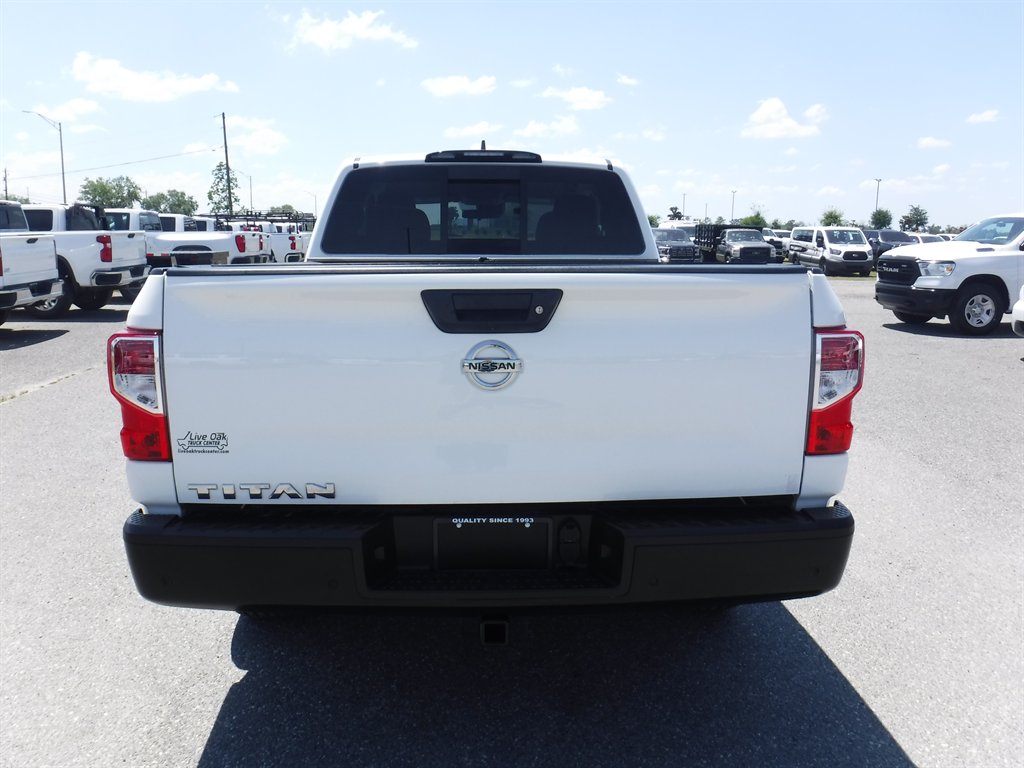 2022 Nissan Titan S - Photo 7