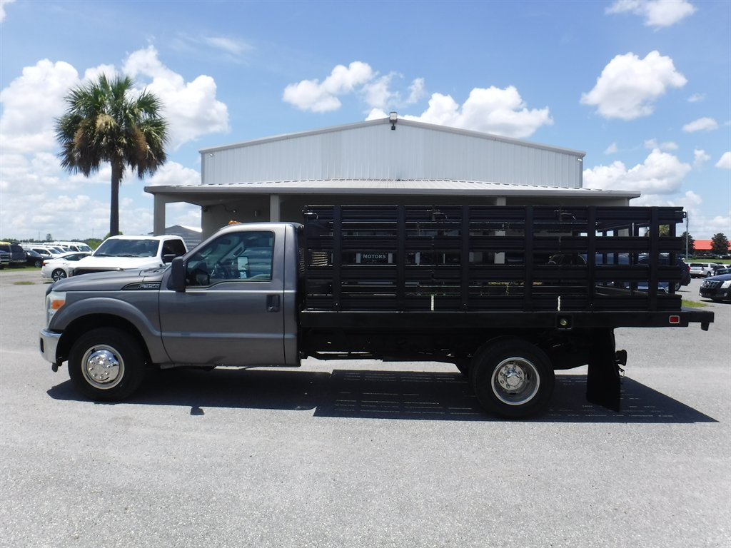 2012 Ford F-350 Super Duty Chassis Cab XL
