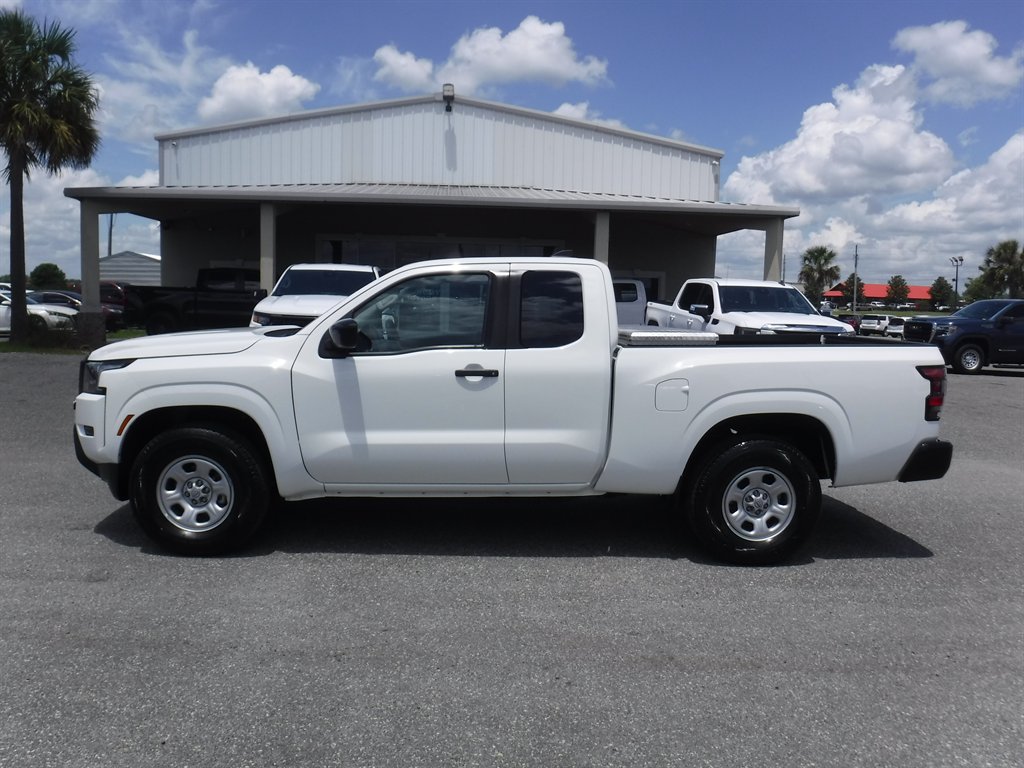 2024 Nissan Frontier's photo