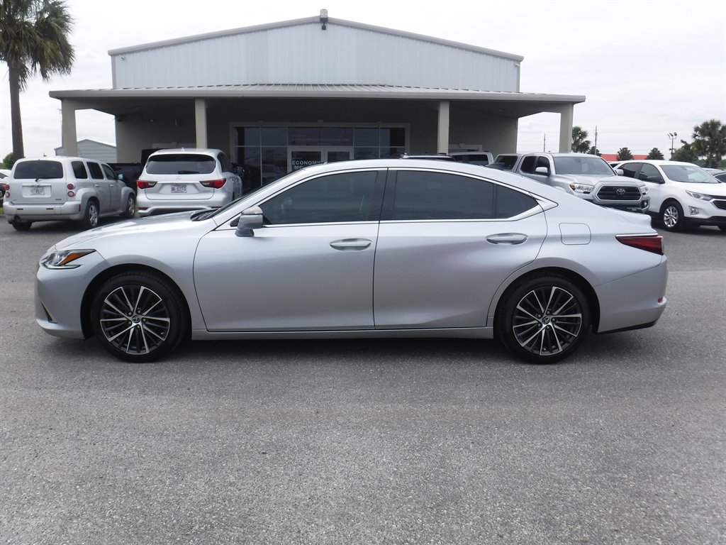 2022 Lexus ES
